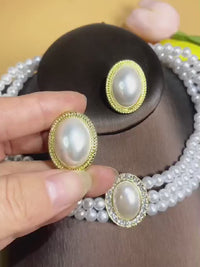 Graceful Pearl Necklace With Earrings